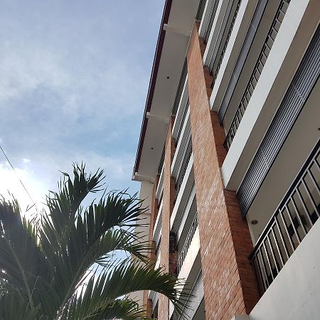 Strawberry Residences Cebu Buitenkant foto