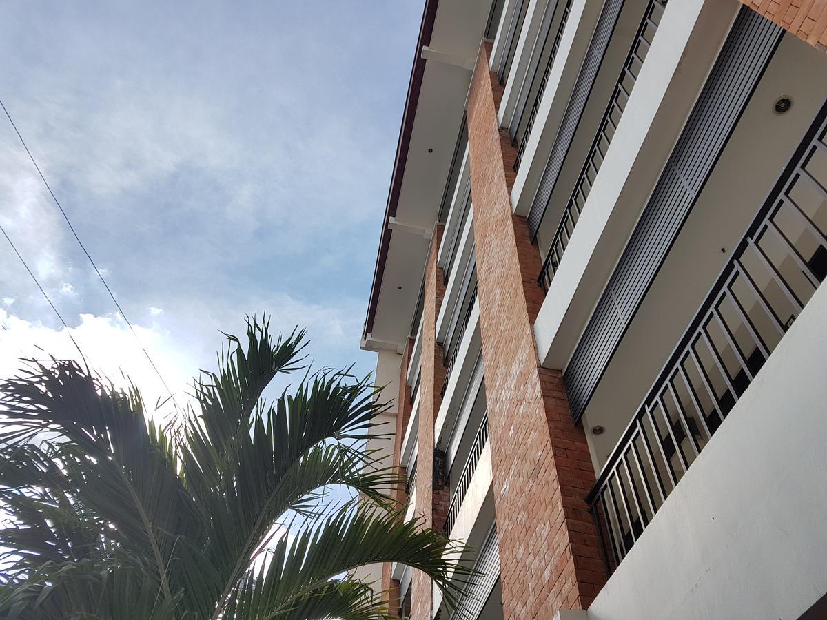 Strawberry Residences Cebu Buitenkant foto