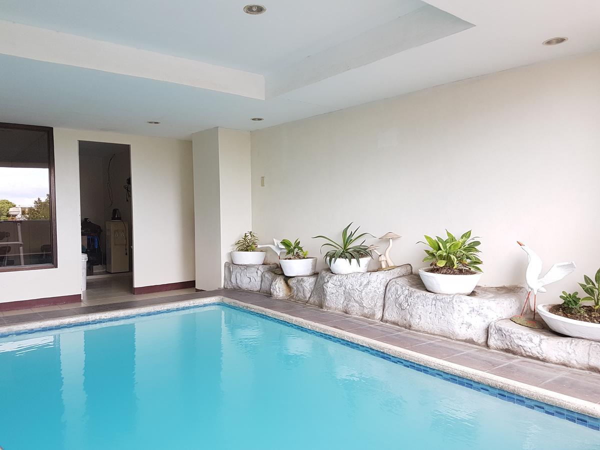 Strawberry Residences Cebu Buitenkant foto